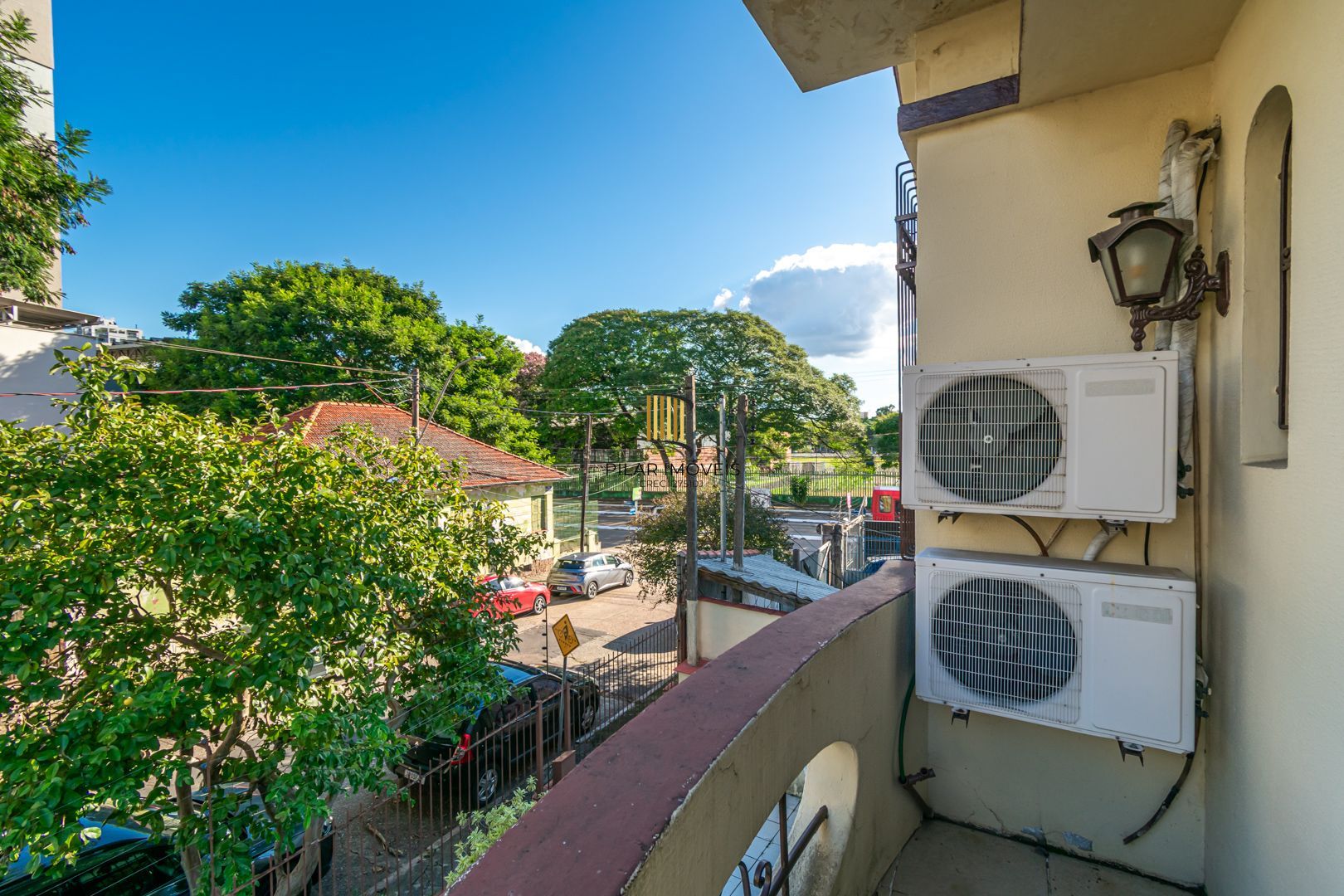Casa 3 dormitórios no bairro Azenha