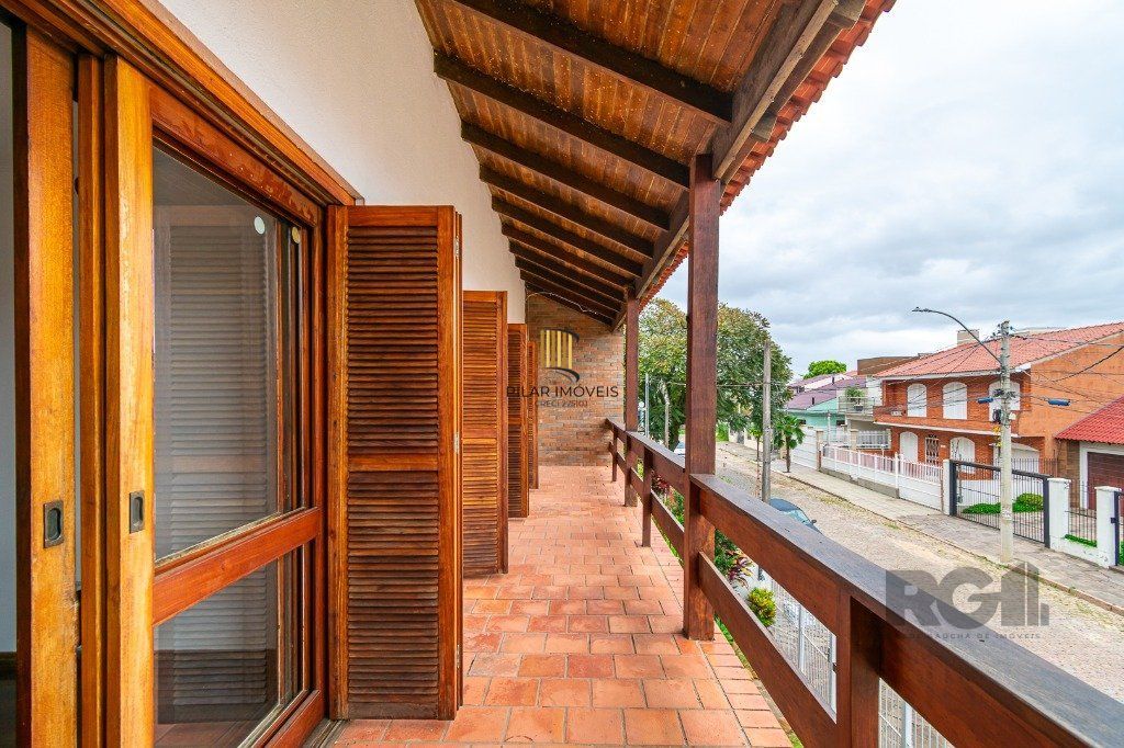 Casa no Jardim Itu com 5 dormitórios e 2 vagas e piscina