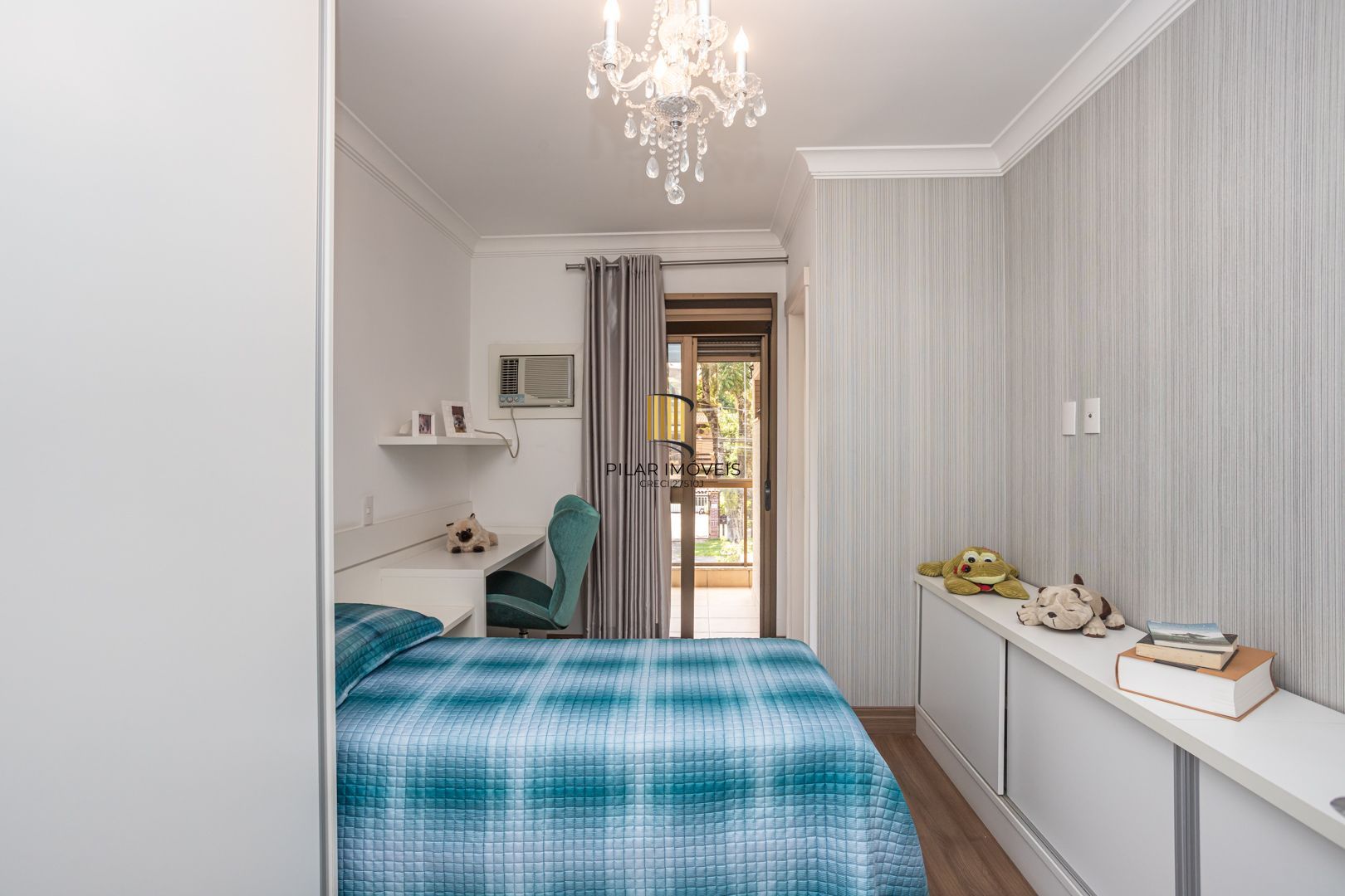 COBERTURA MOBILIADA COM VISTA PARA O GUAÍBA