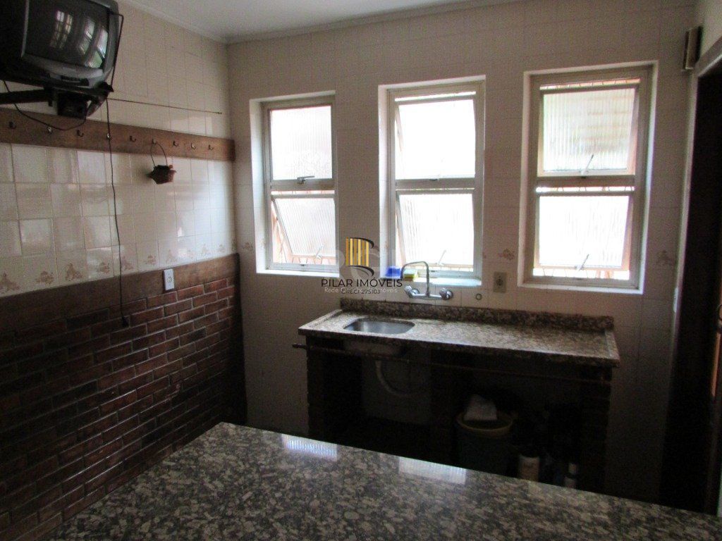 Casa Condominio para Venda - 200m², 3 dormitórios, sendo 1 suites, 4 vagas - São Lucas