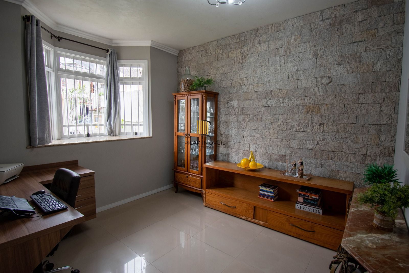 Casa sobrado no bairro Mont Serrat em Canoas