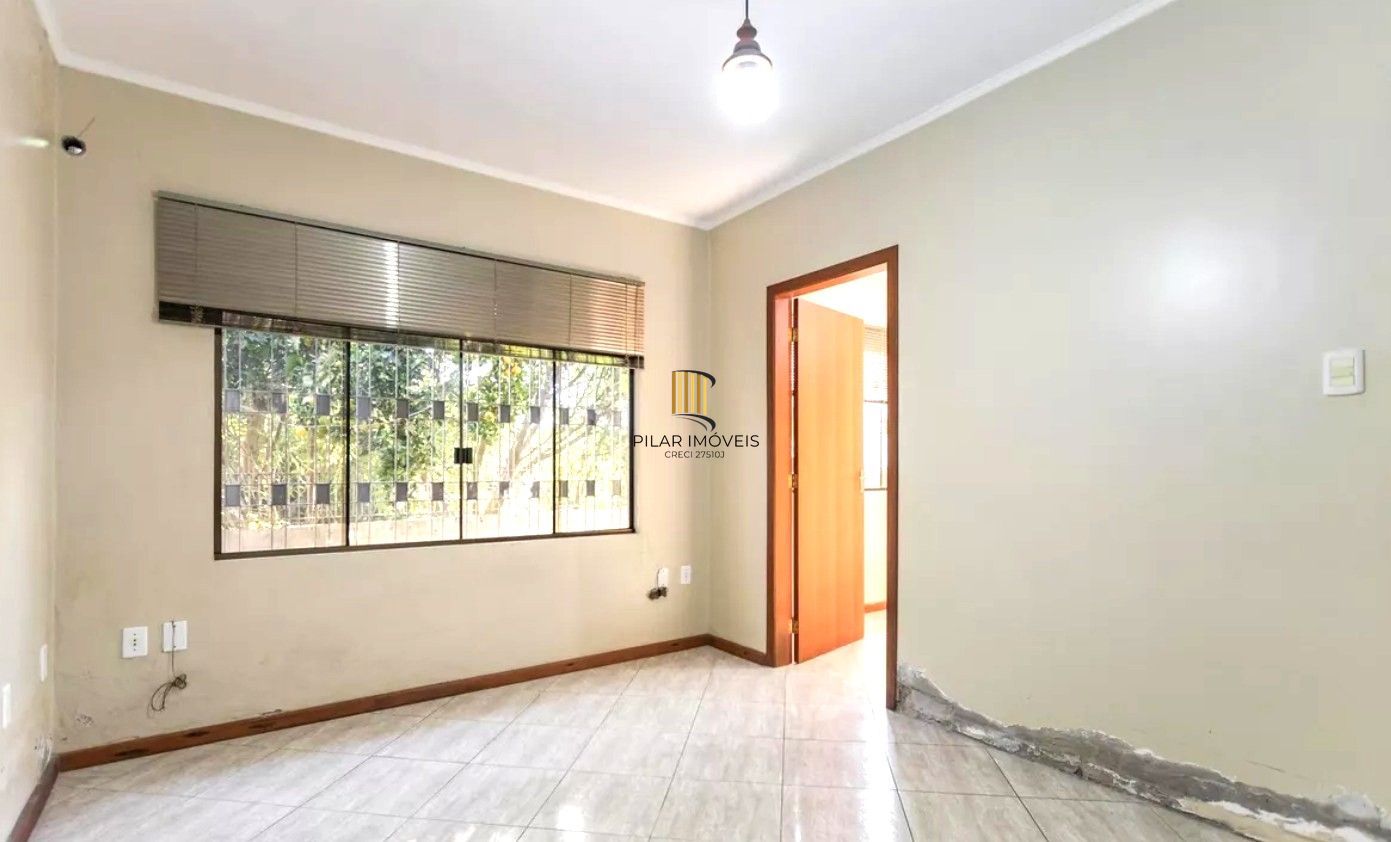 Casa no bairro Jardim Sabará de 4 dormitórios e 3 vagas DESOCUPADA
