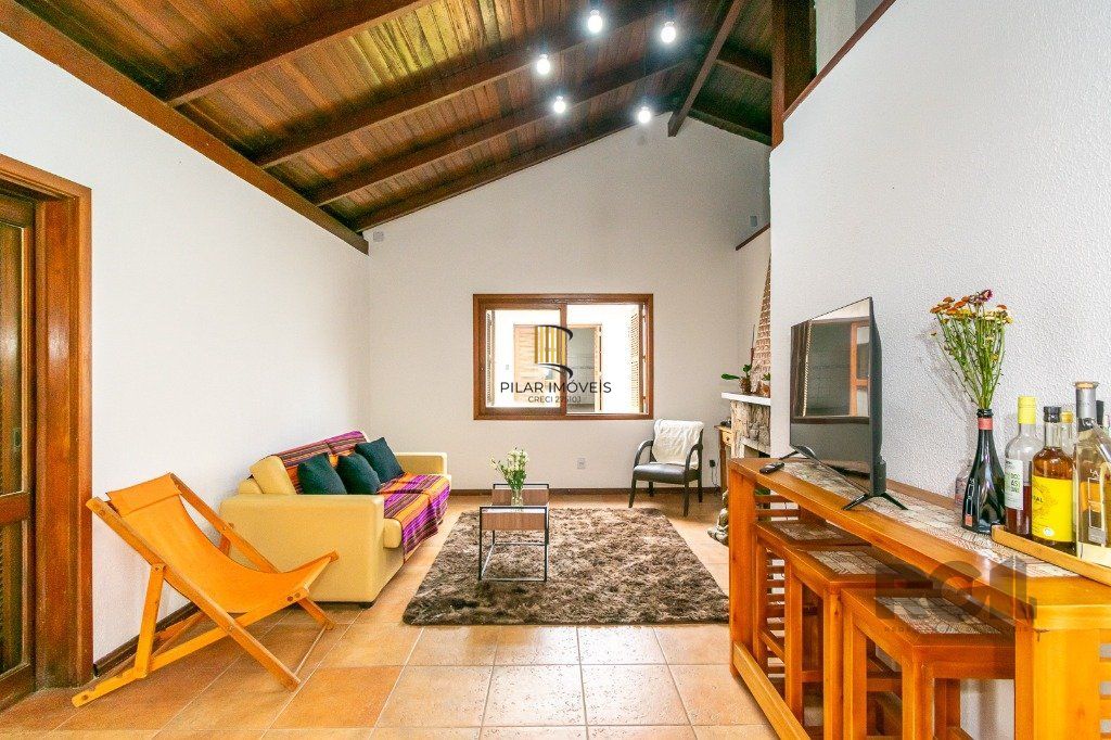 Casa no Jardim Itu com 5 dormitórios e 2 vagas e piscina