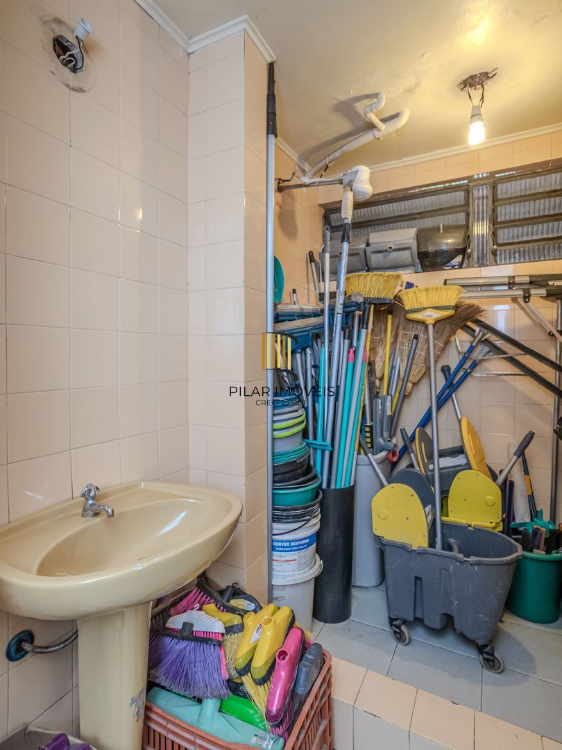 Casa sobrado no Menino Deus de 3 dormitórios e 3 vagas