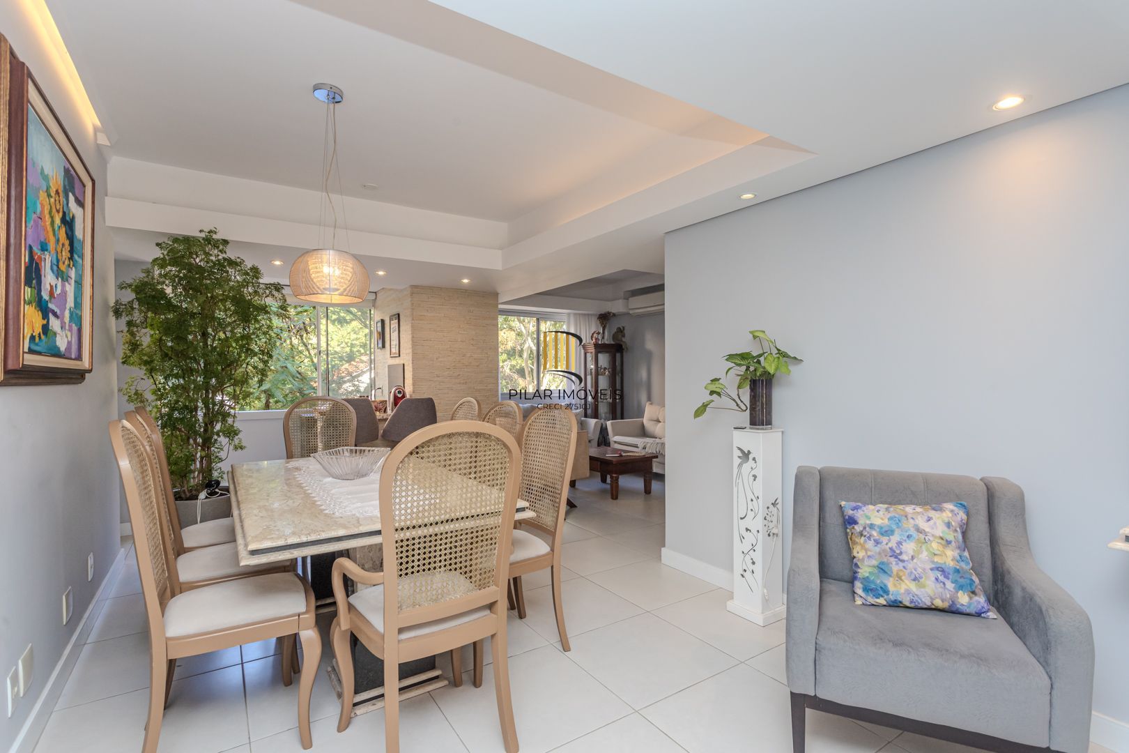Apartamento diferenciado no bairro Nonoai de 3 dormitórios  2 vagas e infra