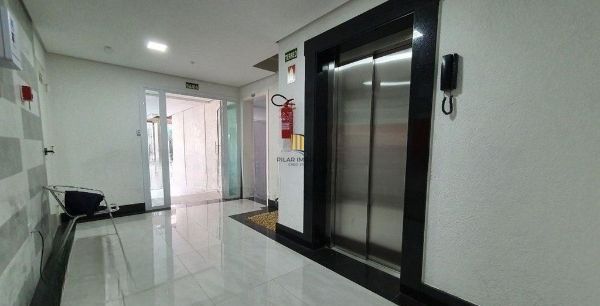 Apartamento no Passo D'areia de 2 dormitórios e 2 vagas DESOCUPADO