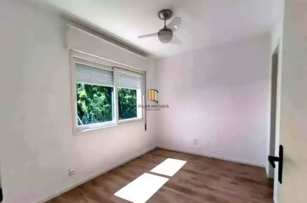 Apartamento no Cristal de 1 dormitório e vaga DESOCUPADO