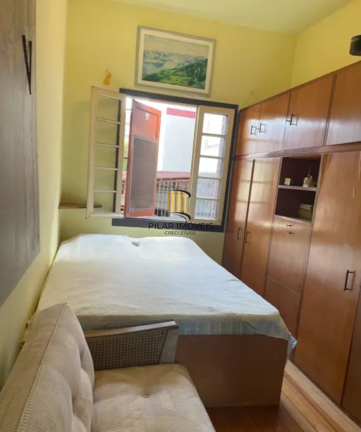 Casa 7 dormitórios 2 vagas de garagem no bairro Petrópolis