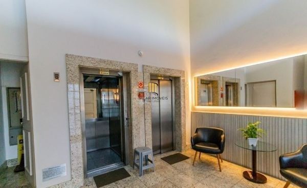 Apartamento na Cidade Baixa de 2 dormitórios e vaga