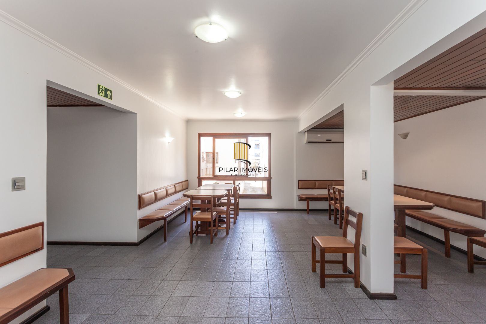 Apartamento no bairro Menino Deus de 4 dormitórios e vaga