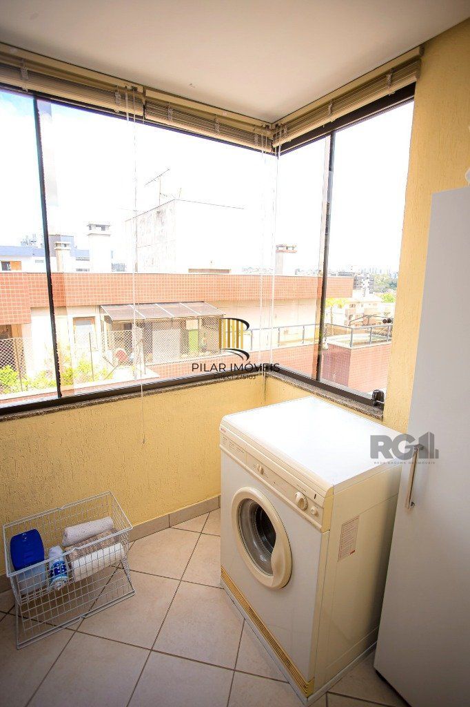 Cobertura no Jardim Planalto, de 3 dormitórios e 2 vagas com 260m²