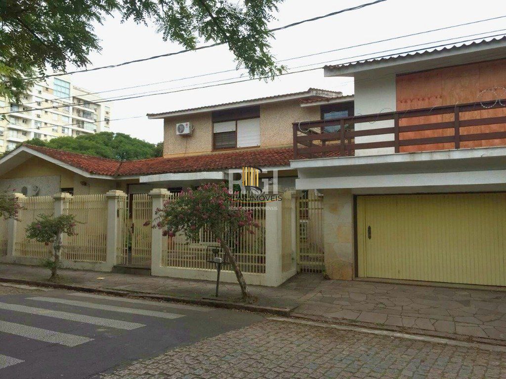 Casa para Venda - 340m², 4 dormitórios, sendo 2 suites, 3 vagas - Jardim Lindóia