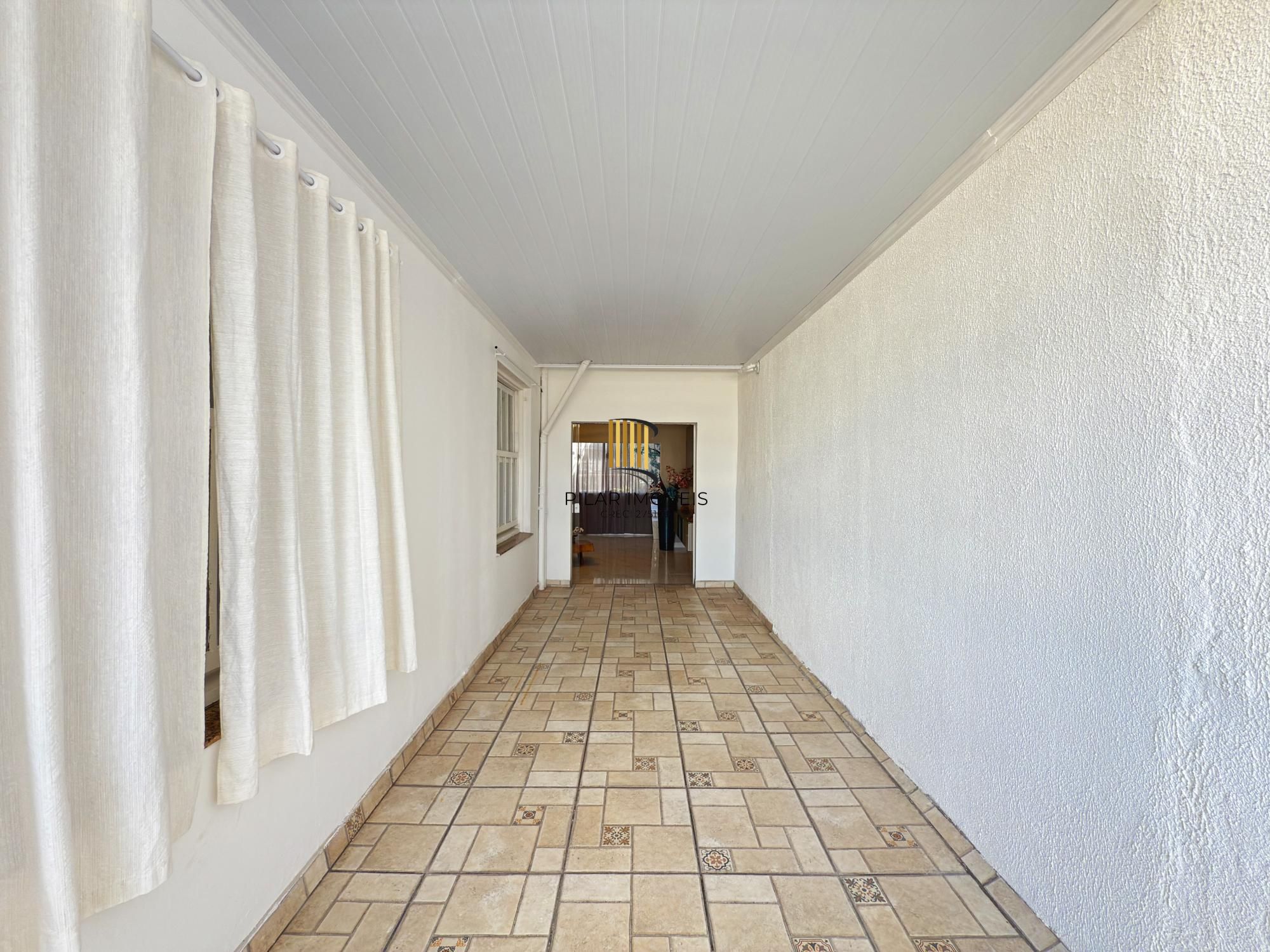 Casa 3 dormitórios no bairro Medianeira