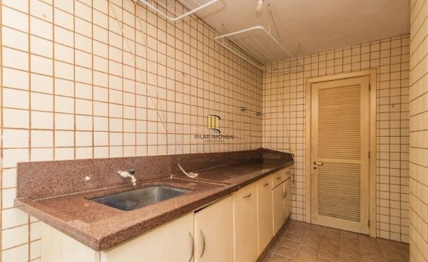 CASA DESOCUPADA E SEMI MOBILIADA, COM SUÍTE MASTER, SACADA, VISTA PANORÂMICA, EM AMPLO TERRENO NO SANTA TEREZA