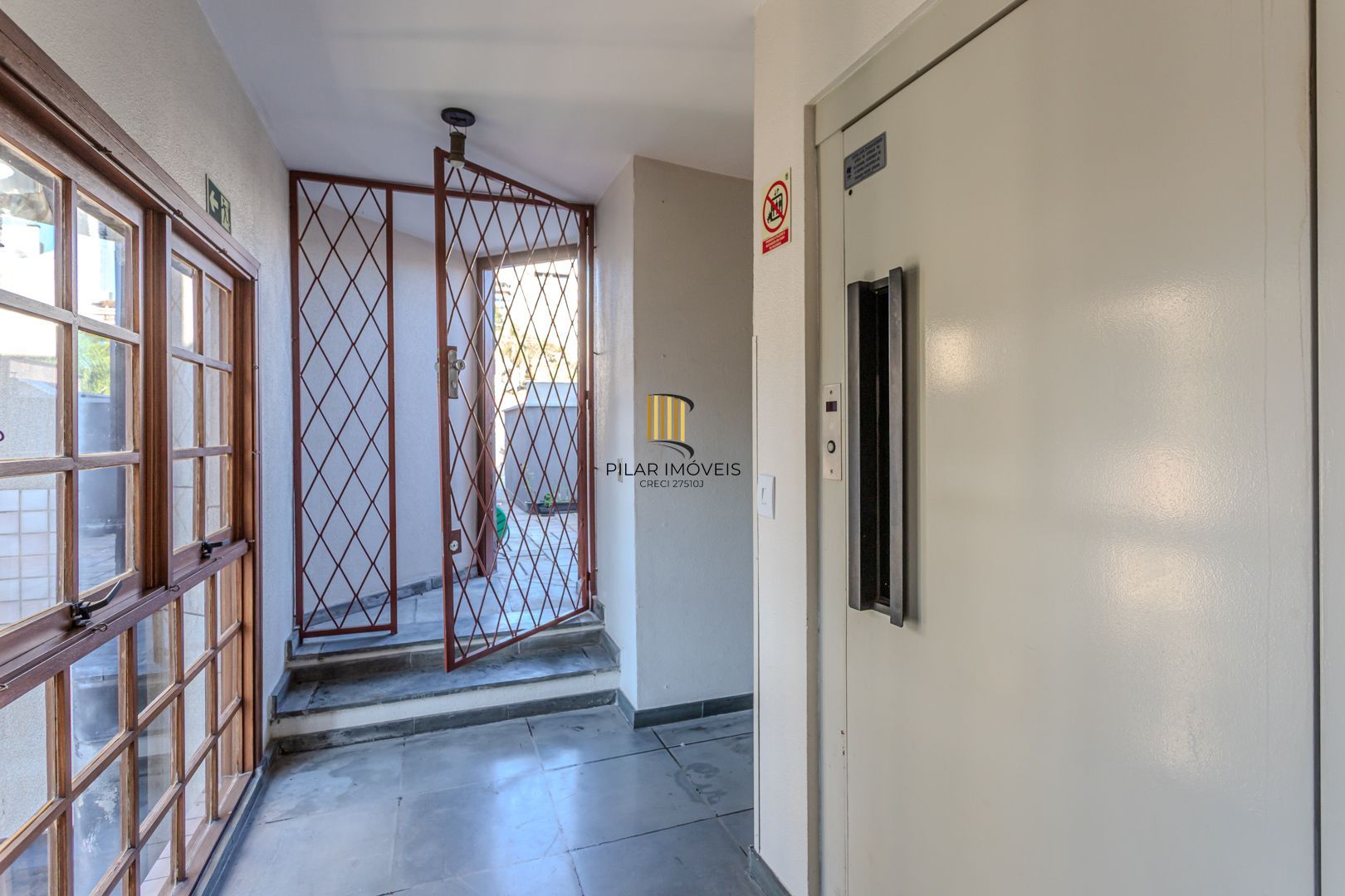 Cobertura duplex no bairro Petrópolis de 3 dormitórios vaga e terraço