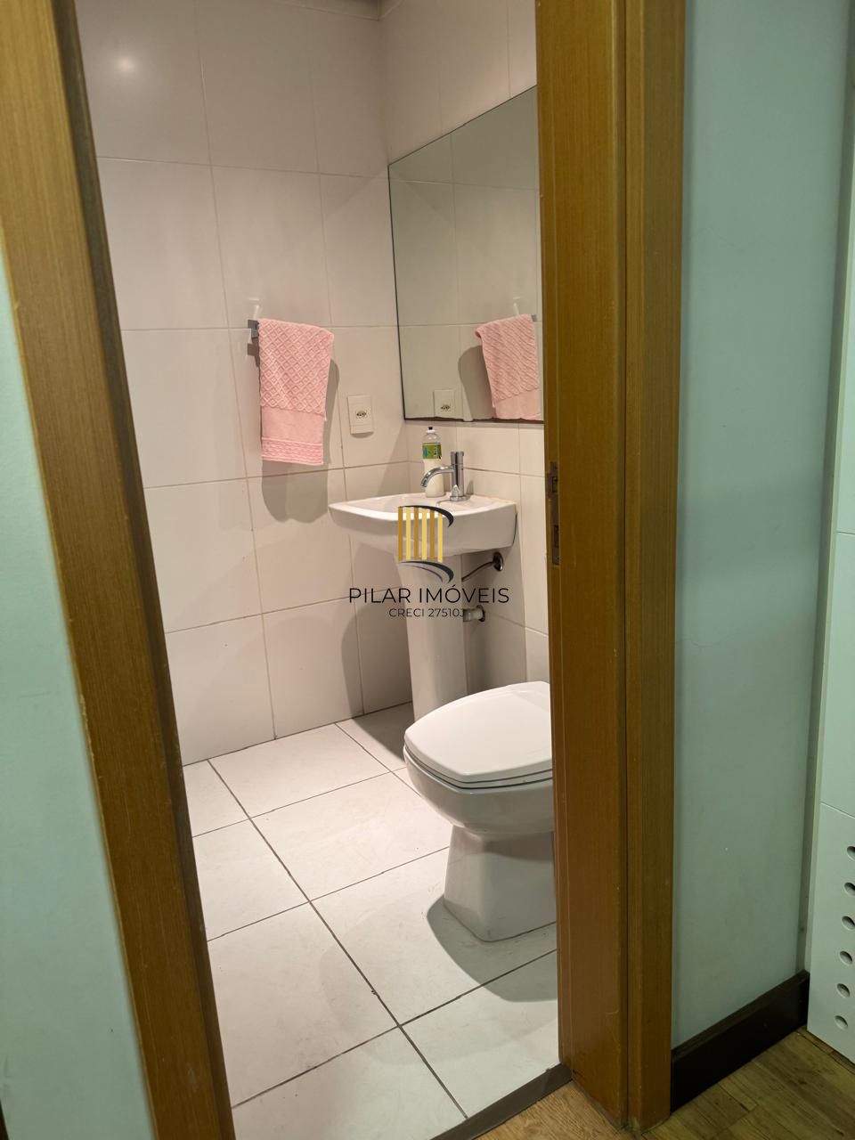 Sala comercial mobiliada com 42m² no bairro Praia de Belas DESOCUPADA