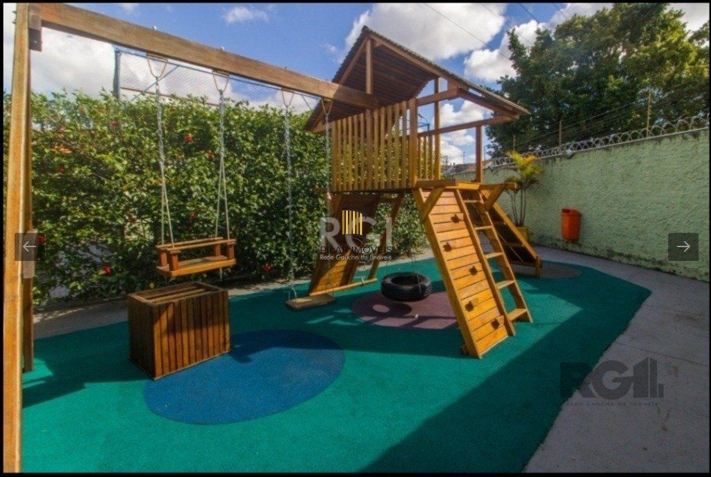 Casa em condomínio no Sarandi de 2d vaga e infra