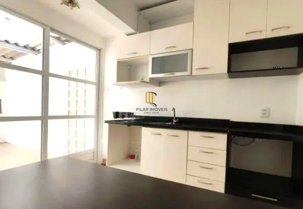 Apartamento Térreo com pátio no Menino Deus de 1 dormitório DESOCUPADO