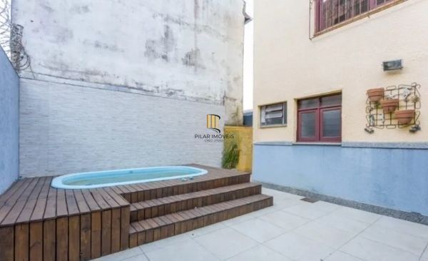 Casa sobrado no bairro Sarandi de 3 dormitórios e 2 vagas