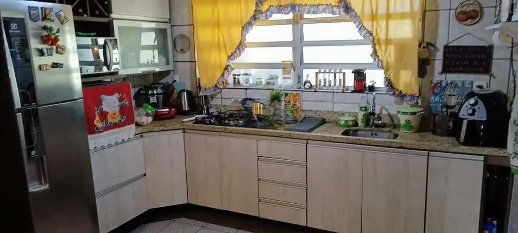 Casa 3 dormitórios no bairro Jardim Algarve