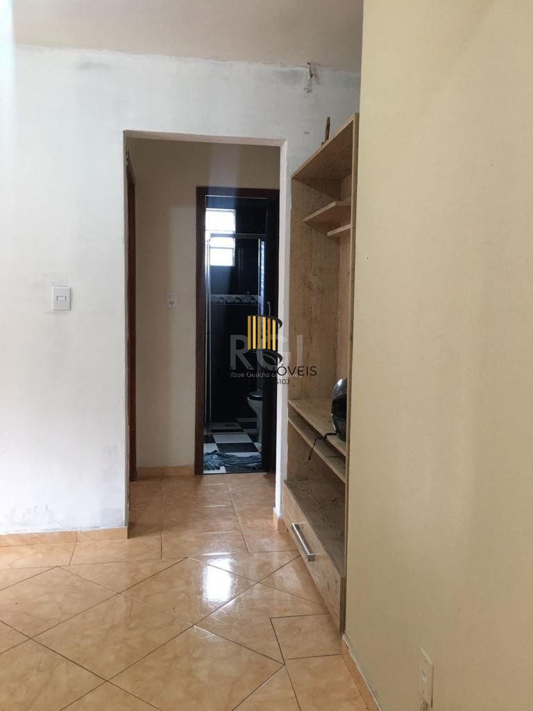 Apartamento 01 dormitório, no bairro Rubem Berta, em Porto Alegre - RS.