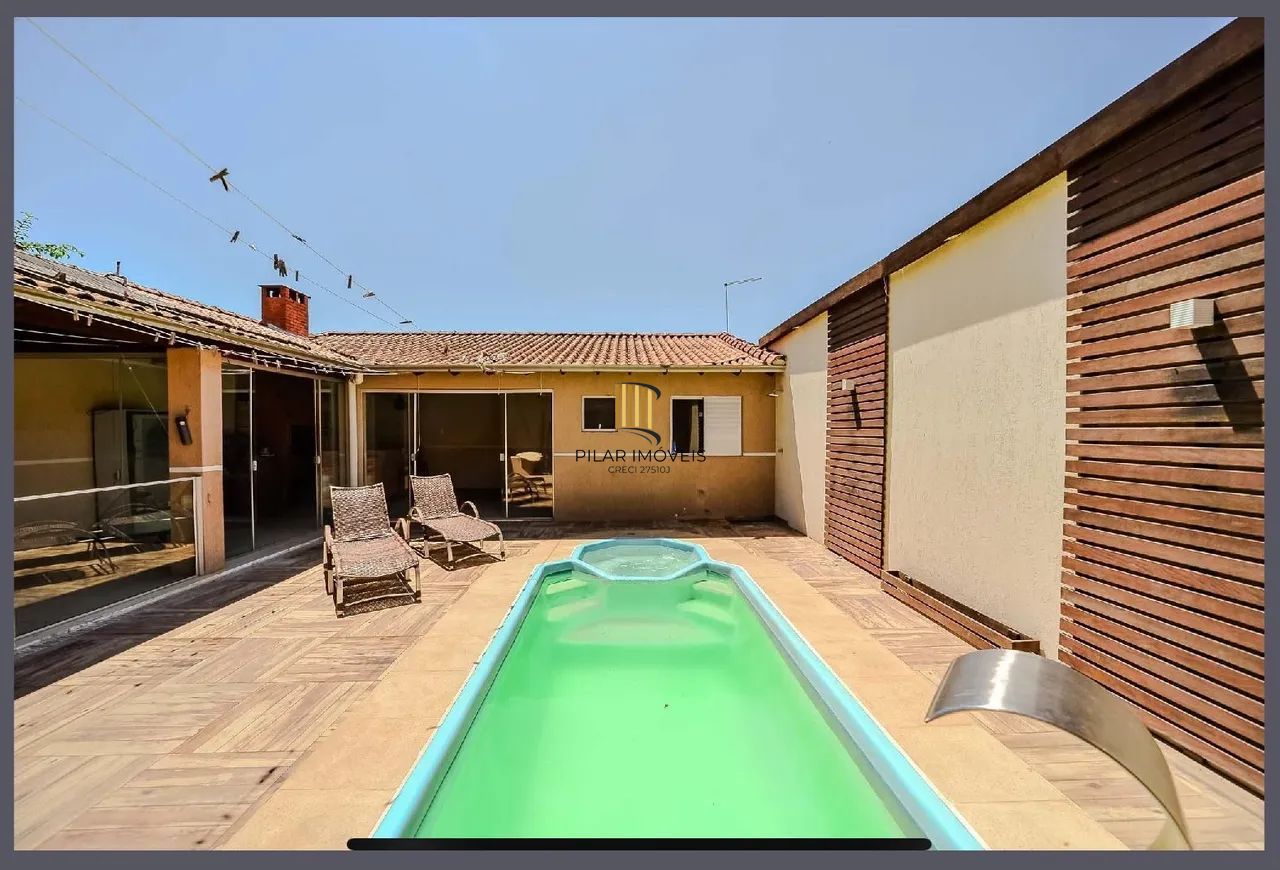 Casa 5 dormitórios no bairro Sarandi