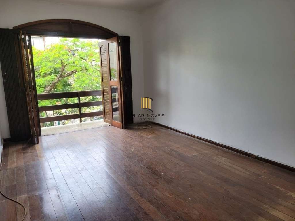 Casa 5 dormitórios no bairro Petrópolis