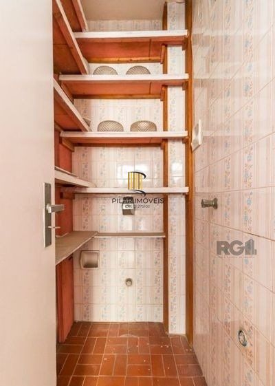 Apartamento de 2 dormitórios dependência e vaga