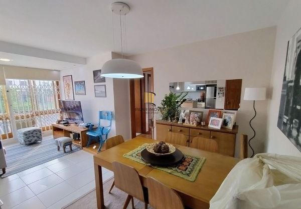 Apartamento no bairro Teresópolis de 2 dormitórios e vaga