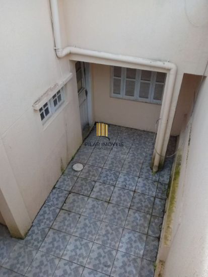 Casa sobrado no bairro Santo Antônio de 4 dormitórios e 2 vagas