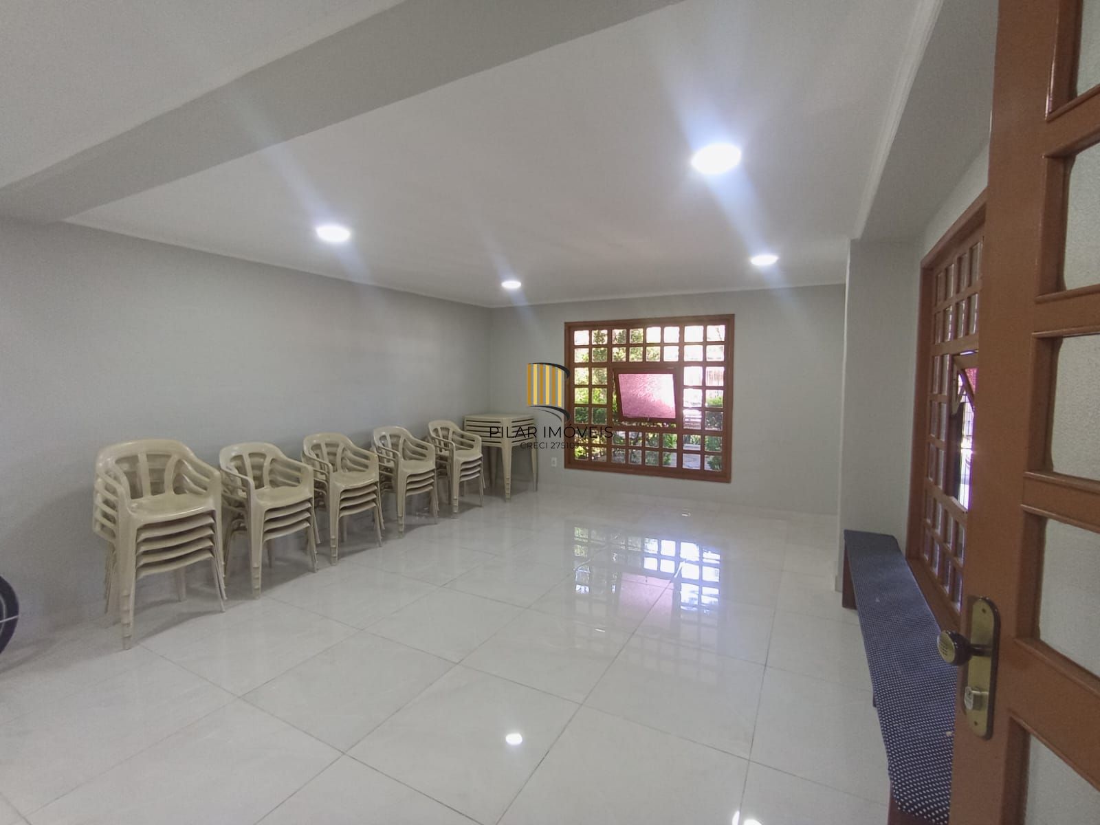 Apartamento no bairro Teresópolis de 2 dormitórios e vaga DESOCUPADO