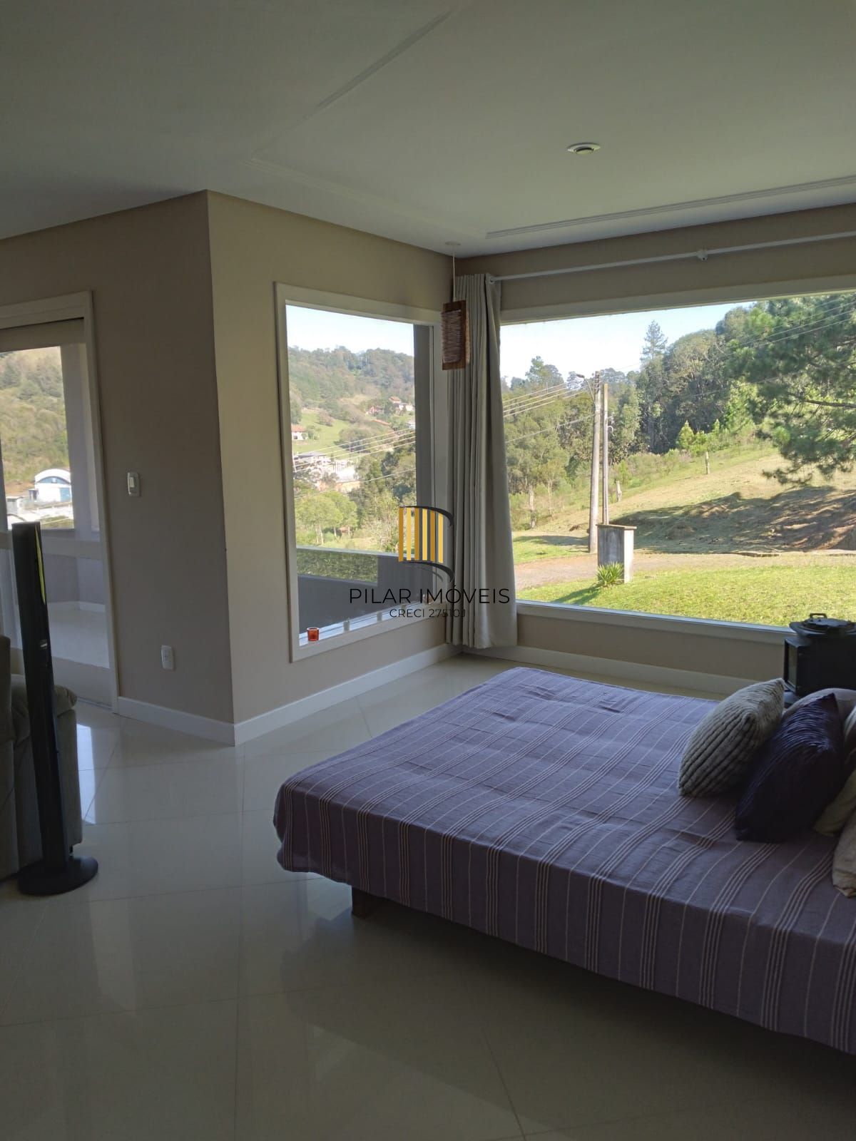 CASA COM 3 DORMIT