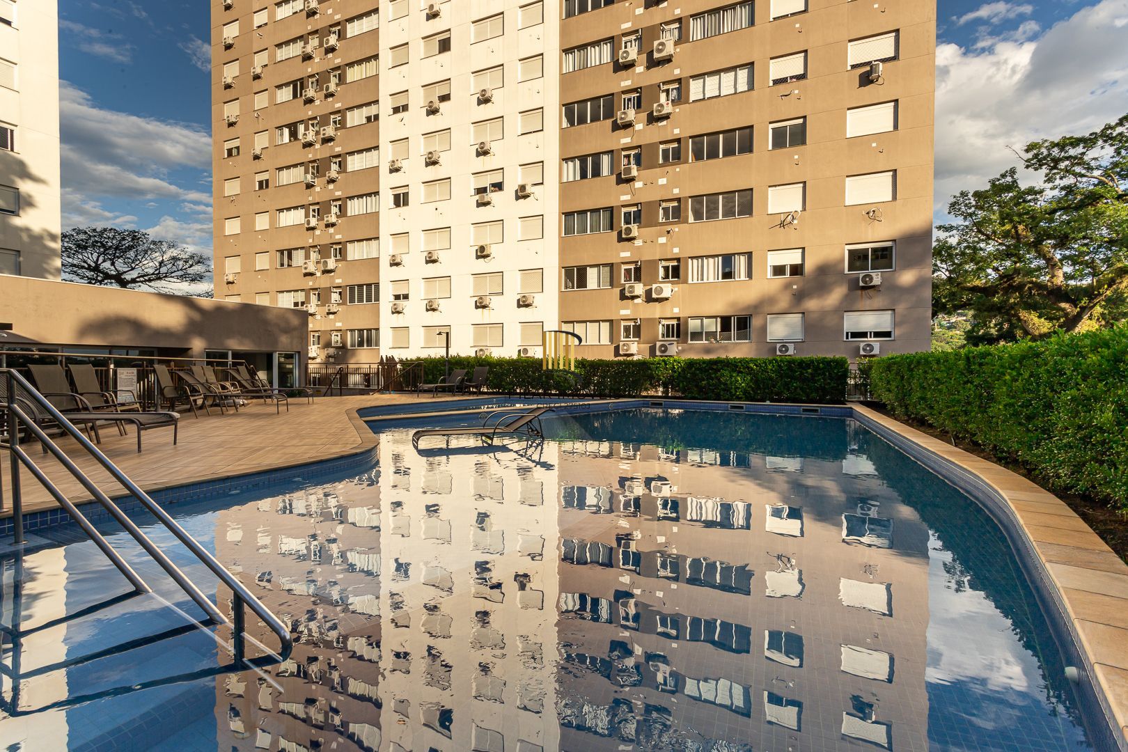 Apartamento no bairro Teresópolis de 2 dormitórios vaga e infra