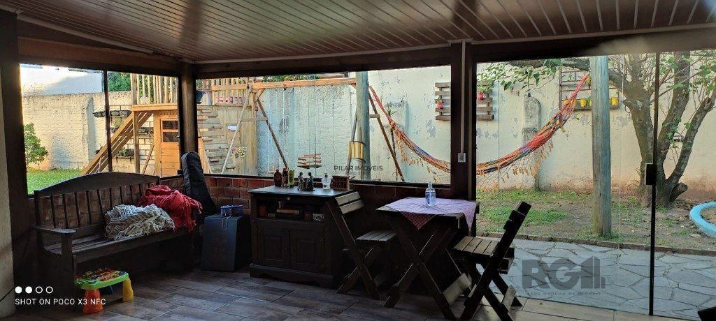 Casa no bairro Camaquã de 4 dormitórios e 2 vagas