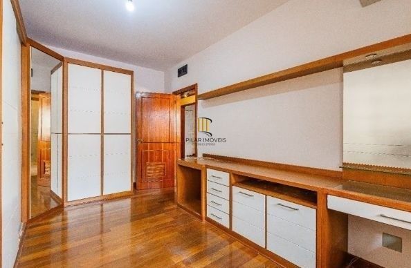 Casa sobrado no bairro Bela Vista de 3 dormitórios e 3 vagas DESOCUPADA