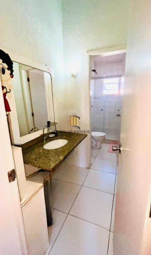 Casa em condomínio no bairro Sarandi de 2 dormitórios, vaga e infra