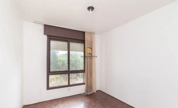 Apartamento no bairro Nonoai de 2 dormitórios e vaga