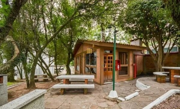 Apartamento no bairro Nonoai de 2 dormitórios e vaga