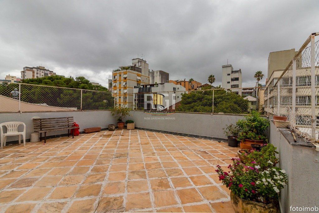Cobertura para Venda - 248.34m², 3 dormitórios, sendo 1 suites, 3 vagas - Petrópolis