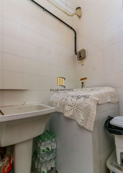 Casa sobrado em condomínio fechado na Vila Nova de 3 dormitórios e 2 vagas