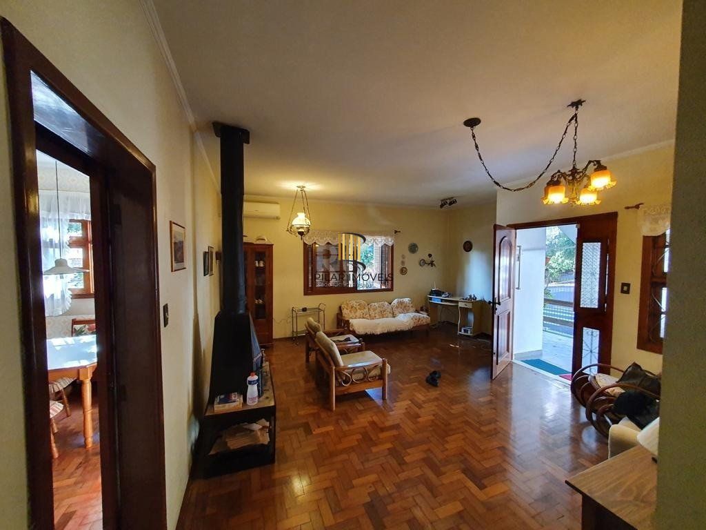 Casa para Venda - 250m², 4 dormitórios, sendo 1 suites, 4 vagas - Centro