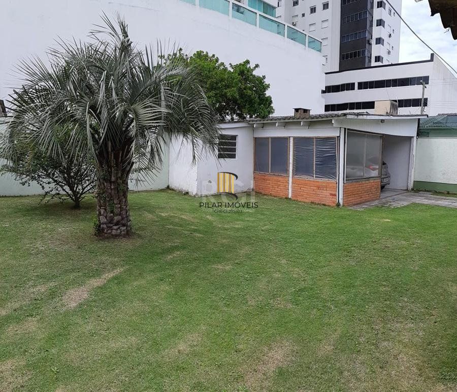 Casa no Centro de Tramandai com pátio