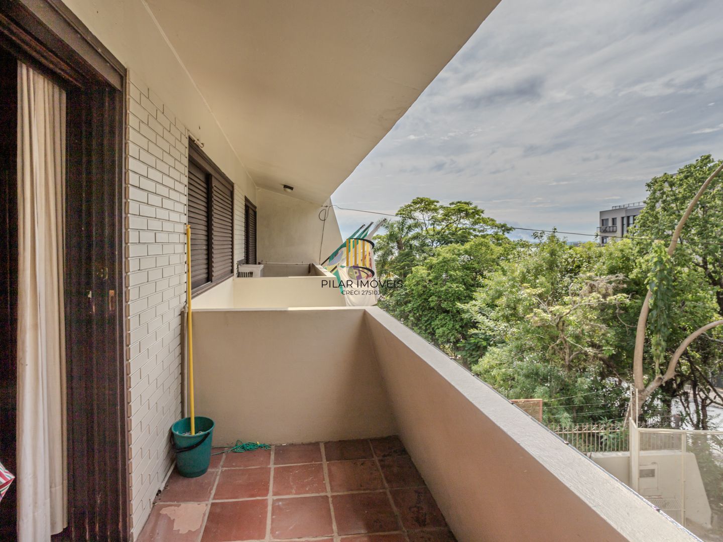 Casa sobrado no Menino Deus de 3 dormitórios e 3 vagas