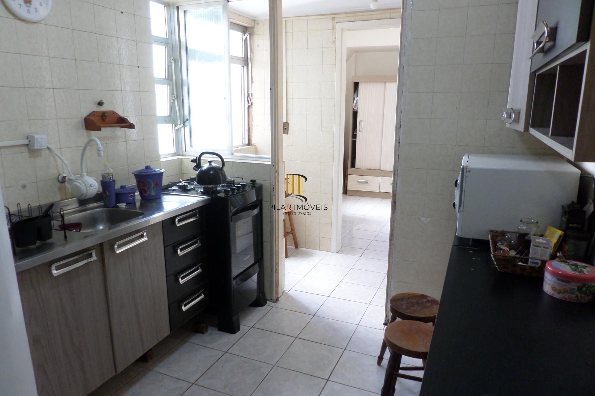 Apartamento no Centro de 2 dormitórios dependência DESOCUPADO