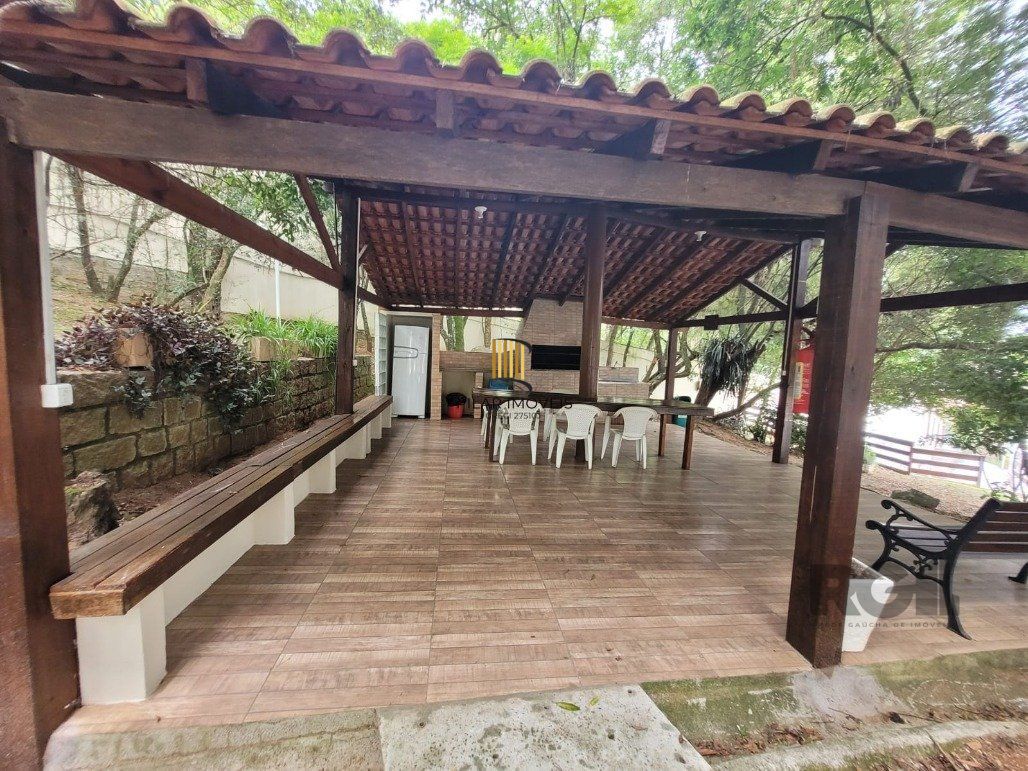 Casa sobrado em condomínio fechado na Vila Nova de 3 dormitórios e 2 vagas