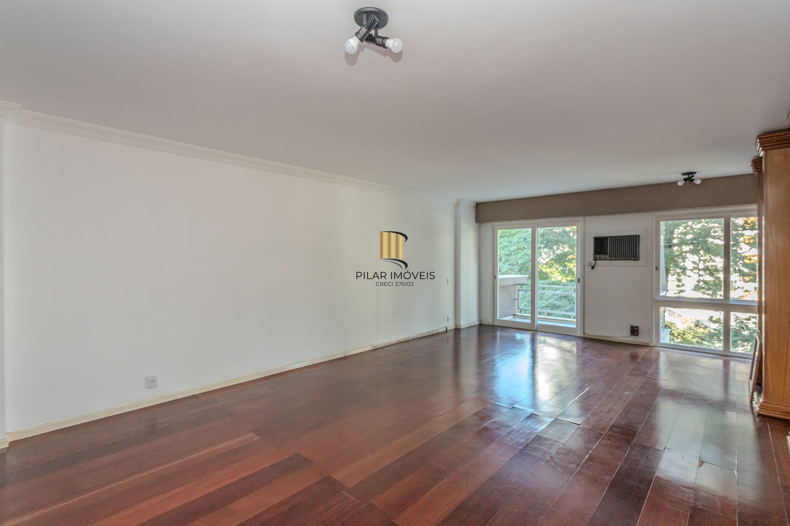 Apartamento no Moinhos de Vento de 3 dormitórios vaga e infra DESOCUPADO