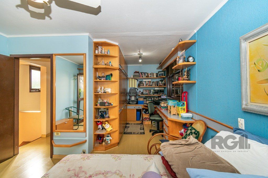 Sobrado de 4 dormitórios no Moinhos de Vento