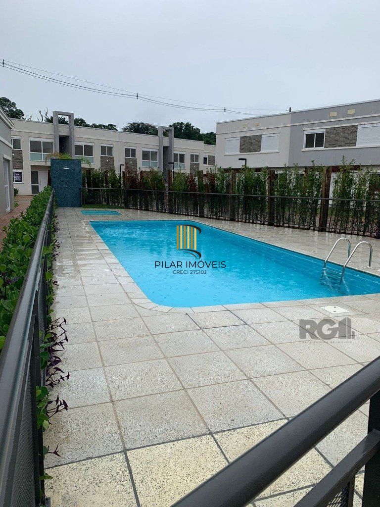 Sobrado novo com aproximadamente 88m² no bairro Vila Nova.