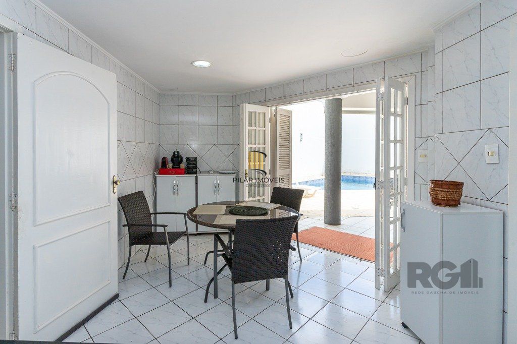 casa sobrado no Alto Petrópolis de 5 dormitórios e 3 vagas