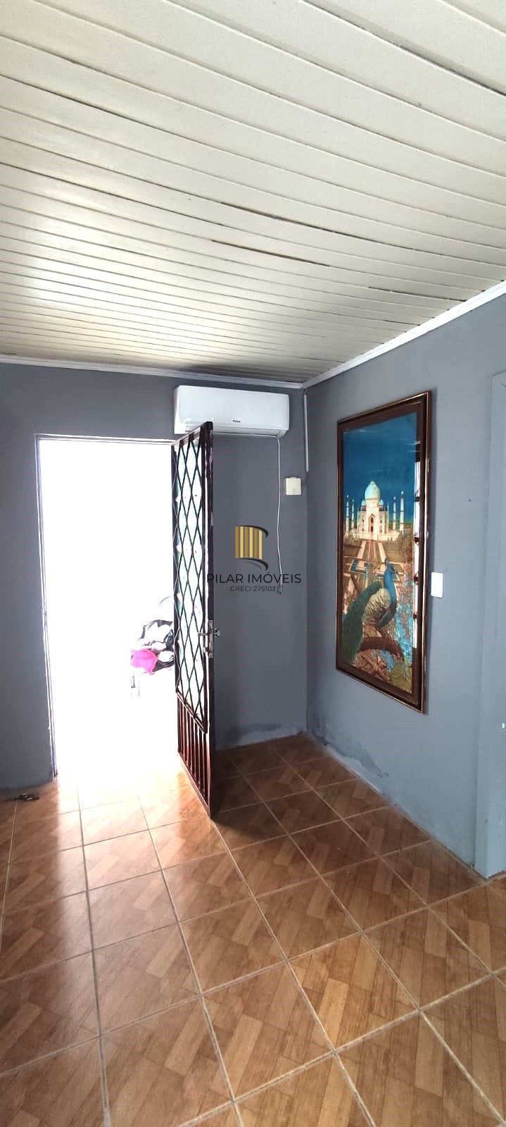 Casa no Sarandi de 2 dormitórios e pátio com piscina